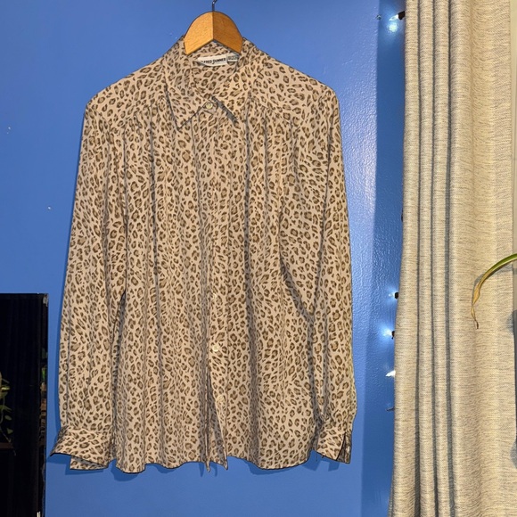 Alfred Dunner Tops - 🐆🐆🐆Alfred Dunner Tan Leopard Print Blouse